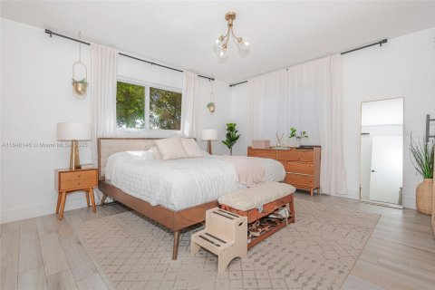 House in Pembroke Pines, Florida 3 bedrooms, 149.2 sq.m. № 1842705 - photo 15