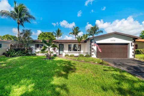 House in Pembroke Pines, Florida 3 bedrooms, 149.2 sq.m. № 1842705 - photo 1