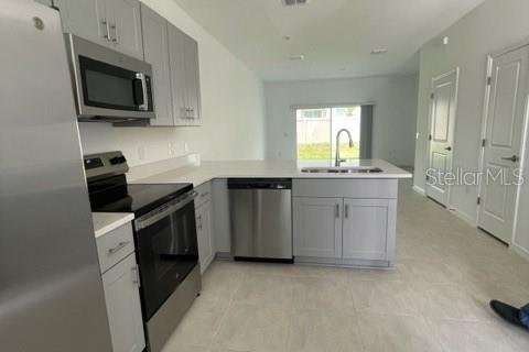Townhouse in Kissimmee, Florida 2 bedrooms, 110.27 sq.m. № 2225910 - photo 5
