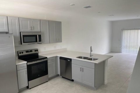 Townhouse in Kissimmee, Florida 2 bedrooms, 110.27 sq.m. № 2225910 - photo 3