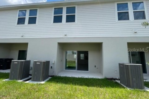 Townhouse in Kissimmee, Florida 2 bedrooms, 110.27 sq.m. № 2225910 - photo 15
