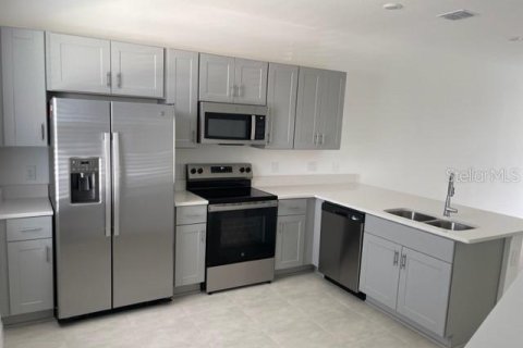 Townhouse in Kissimmee, Florida 2 bedrooms, 110.27 sq.m. № 2225910 - photo 4