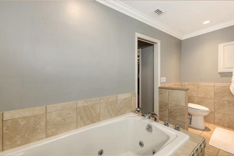 House in Sarasota, Florida 3 bedrooms, 204.38 sq.m. № 1717143 - photo 30