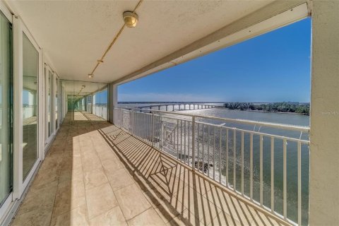 Condominio en alquiler en Clearwater, Florida, 4 dormitorios, 294.22 m2 № 2266602 - foto 2