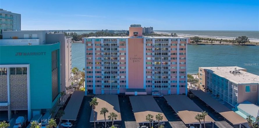 Condominio en Clearwater, Florida, 4 dormitorios  № 2266602