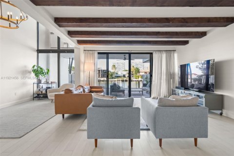 Снять в аренду кондоминиум в Санни-Айлс-Бич, Флорида 3 спальни, 220.18м2, № 1984106 - фото 3