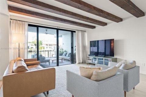 Снять в аренду кондоминиум в Санни-Айлс-Бич, Флорида 3 спальни, 220.18м2, № 1984106 - фото 5