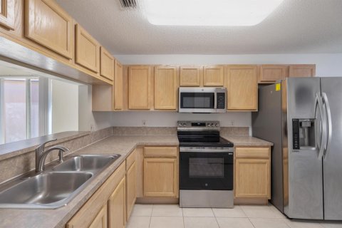 Снять в аренду виллу или дом в Коконат Крик, Флорида 4 комнаты, 133.5м2, № 2172337 - фото 9