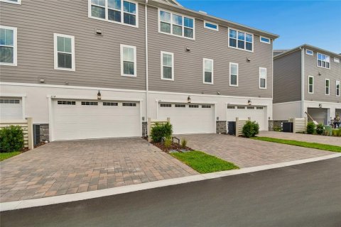 Townhouse in Oviedo, Florida 4 bedrooms, 188.13 sq.m. № 2092878 - photo 28