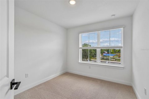 Townhouse in Oviedo, Florida 4 bedrooms, 188.13 sq.m. № 2092878 - photo 25