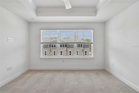 Townhouse in Oviedo, Florida 4 bedrooms, 188.13 sq.m. № 2092878 - photo 17