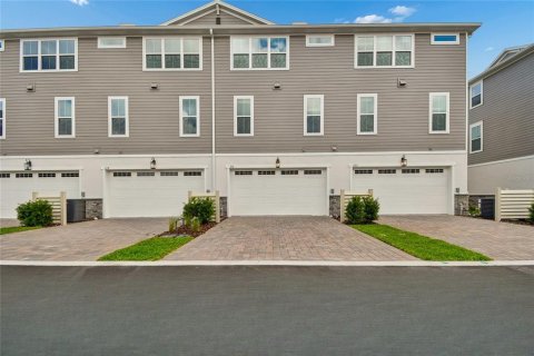 Townhouse in Oviedo, Florida 4 bedrooms, 188.13 sq.m. № 2092878 - photo 29