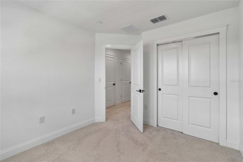 Townhouse in Oviedo, Florida 4 bedrooms, 188.13 sq.m. № 2092878 - photo 26