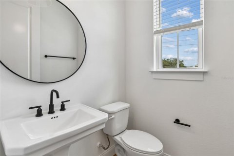 Townhouse in Oviedo, Florida 4 bedrooms, 188.13 sq.m. № 2092878 - photo 14