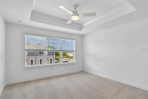 Townhouse in Oviedo, Florida 4 bedrooms, 188.13 sq.m. № 2092878 - photo 15