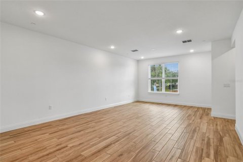 Townhouse in Oviedo, Florida 4 bedrooms, 188.13 sq.m. № 2092878 - photo 10