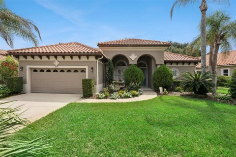 House in Howey-in-the-Hills, Florida 3 bedrooms, 223.15 sq.m. № 2277723