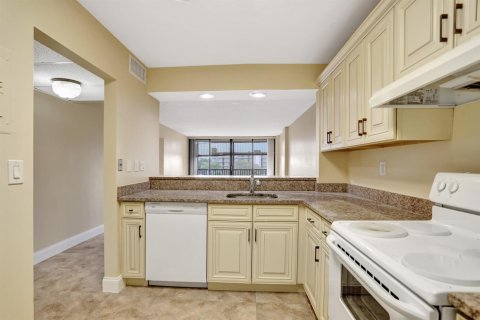 Copropriété à louer à Boca Raton, Floride: 2 chambres, 93.83 m2 № 2252010 - photo 6