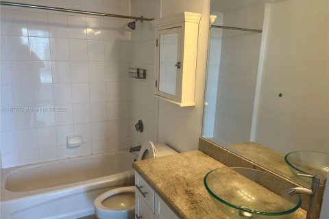Condominio en alquiler en Miami, Florida, 2 dormitorios, 95.04 m2 № 1926458 - foto 4