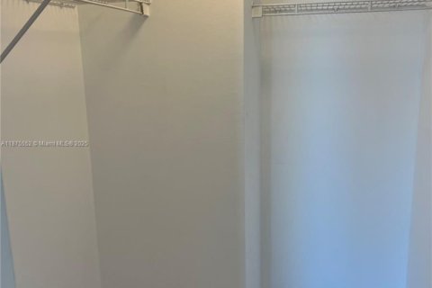 Condominio en alquiler en Miami, Florida, 2 dormitorios, 95.04 m2 № 1926458 - foto 6