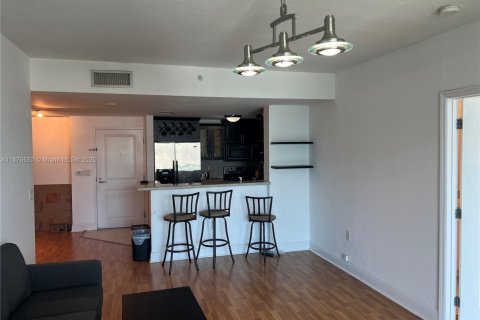 Condominio en alquiler en Miami, Florida, 2 dormitorios, 95.04 m2 № 1926458 - foto 7