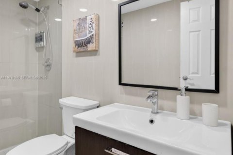 Condo in Hollywood, Florida, 1 bedroom  № 2042456 - photo 30