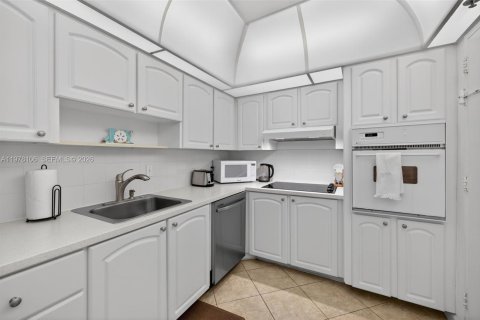 Condo in Hollywood, Florida, 1 bedroom  № 2042456 - photo 23