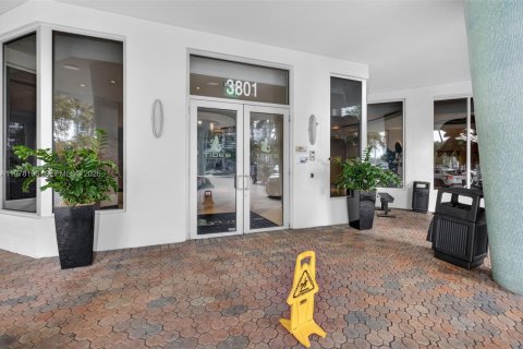 Condo in Hollywood, Florida, 1 bedroom  № 2042456 - photo 3
