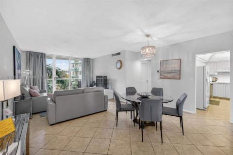 Condo in Hollywood, Florida, 1 bedroom  № 2042456 - photo 6