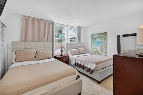Condo in Hollywood, Florida, 1 bedroom  № 2042456 - photo 26