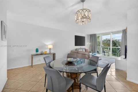 Condo in Hollywood, Florida, 1 bedroom  № 2042456 - photo 20