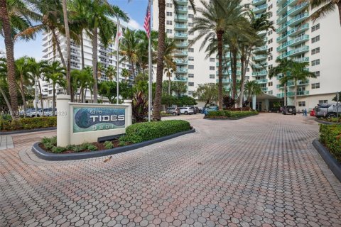 Condo in Hollywood, Florida, 1 bedroom  № 2042456
