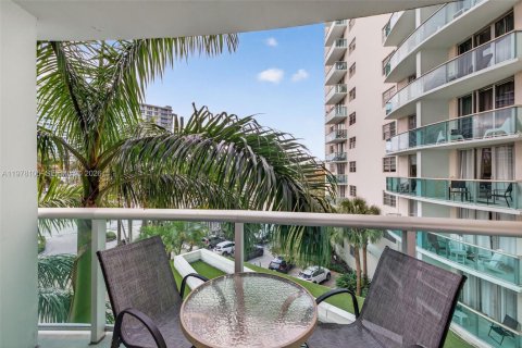 Condo in Hollywood, Florida, 1 bedroom  № 2042456 - photo 11