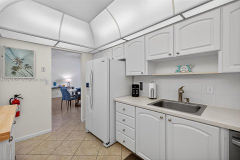 Condo in Hollywood, Florida, 1 bedroom  № 2042456 - photo 24