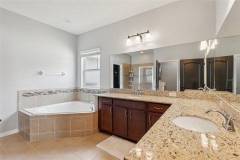 House in Orlando, Florida 4 bedrooms, 353.68 sq.m. № 2239816 - photo 26