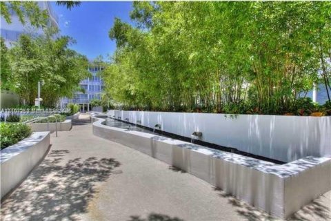 Condo in Miami Beach, Florida, 1 bedroom  № 2432535 - photo 16