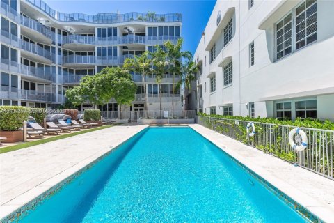 Condo in Miami Beach, Florida, 1 bedroom  № 2432535 - photo 8