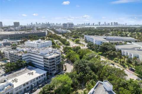 Condo in Miami Beach, Florida, 1 bedroom  № 2432535 - photo 14