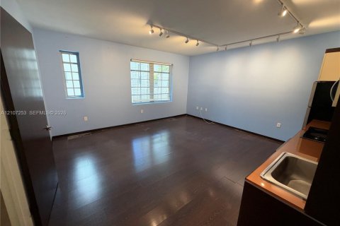 Condo in Miami Beach, Florida, 1 bedroom  № 2432535 - photo 30