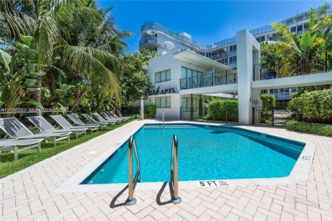 Condo in Miami Beach, Florida, 1 bedroom  № 2432535 - photo 5