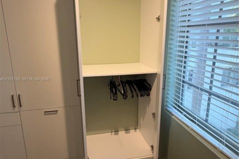 Condo in Miami Beach, Florida, 1 bedroom  № 2432535 - photo 26