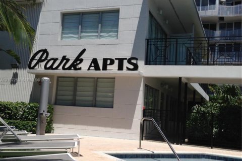 Condo in Miami Beach, Florida, 1 bedroom  № 2432535 - photo 6