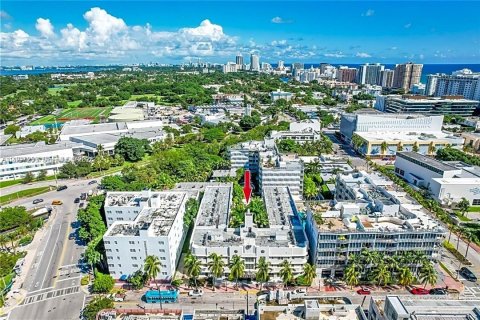 Condo in Miami Beach, Florida, 1 bedroom  № 2432535 - photo 11