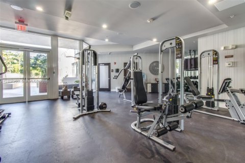 Condo in Miami Beach, Florida, 1 bedroom  № 2432535 - photo 19