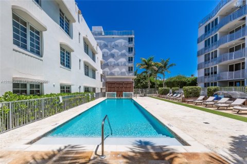 Condo in Miami Beach, Florida, 1 bedroom  № 2432535 - photo 9