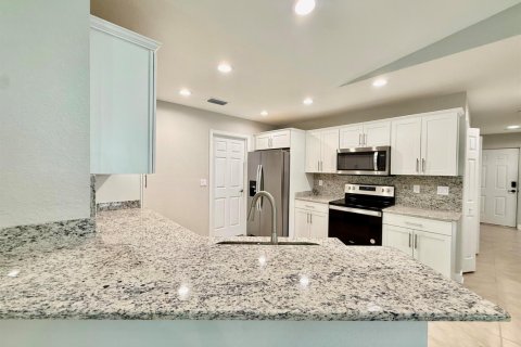 House in St. Lucie, Florida 3 bedrooms, 169.18 sq.m. № 2185040 - photo 23