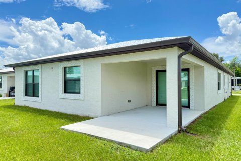 House in St. Lucie, Florida 3 bedrooms, 169.18 sq.m. № 2185040 - photo 3