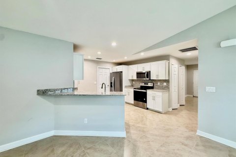 House in St. Lucie, Florida 3 bedrooms, 169.18 sq.m. № 2185040 - photo 22