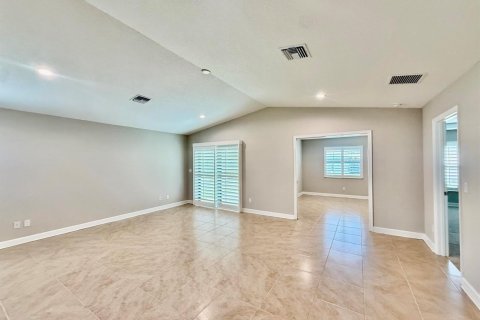 House in St. Lucie, Florida 3 bedrooms, 169.18 sq.m. № 2185040 - photo 6