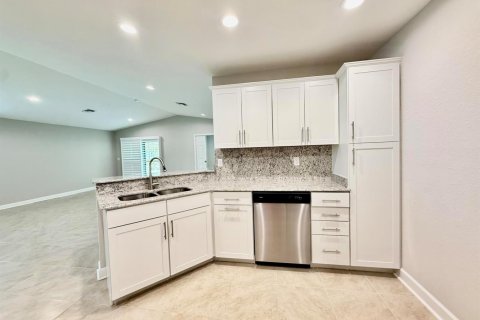 House in St. Lucie, Florida 3 bedrooms, 169.18 sq.m. № 2185040 - photo 26